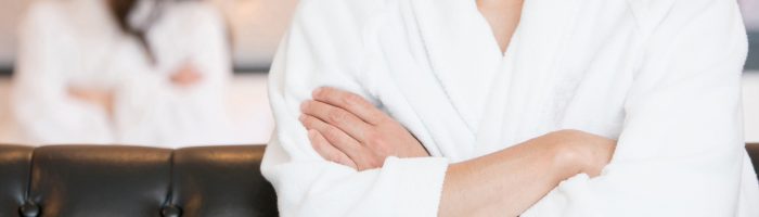 ホテルで喧嘩する男女