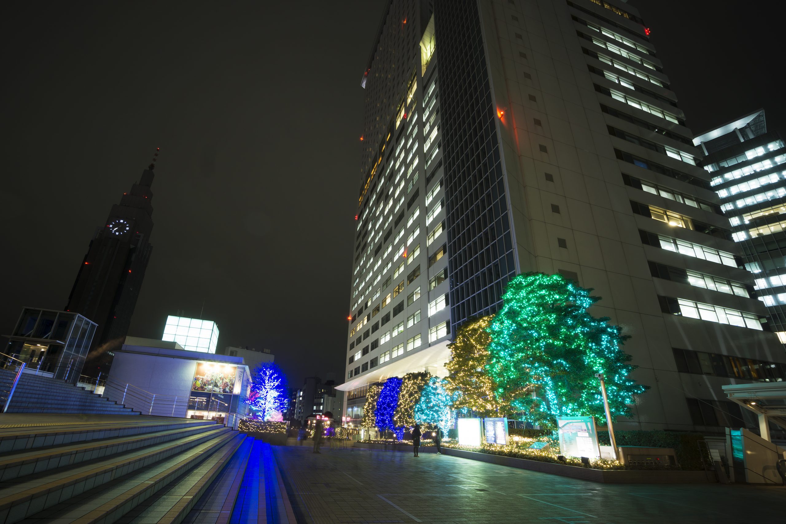 新宿駅前　サザンテラス　クリスマスイルミネーション