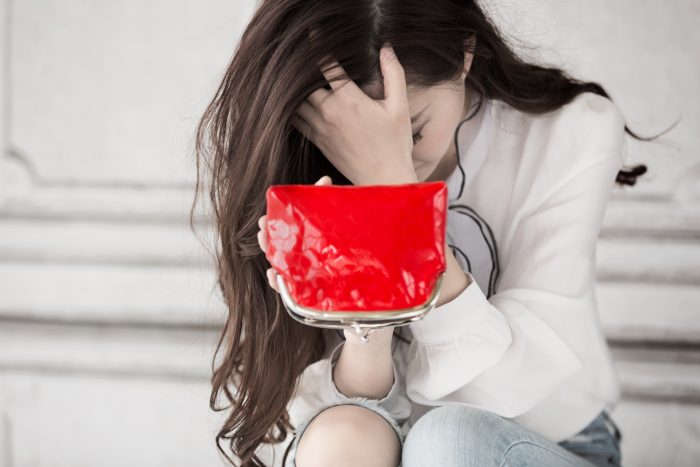 金欠の綺麗な女性